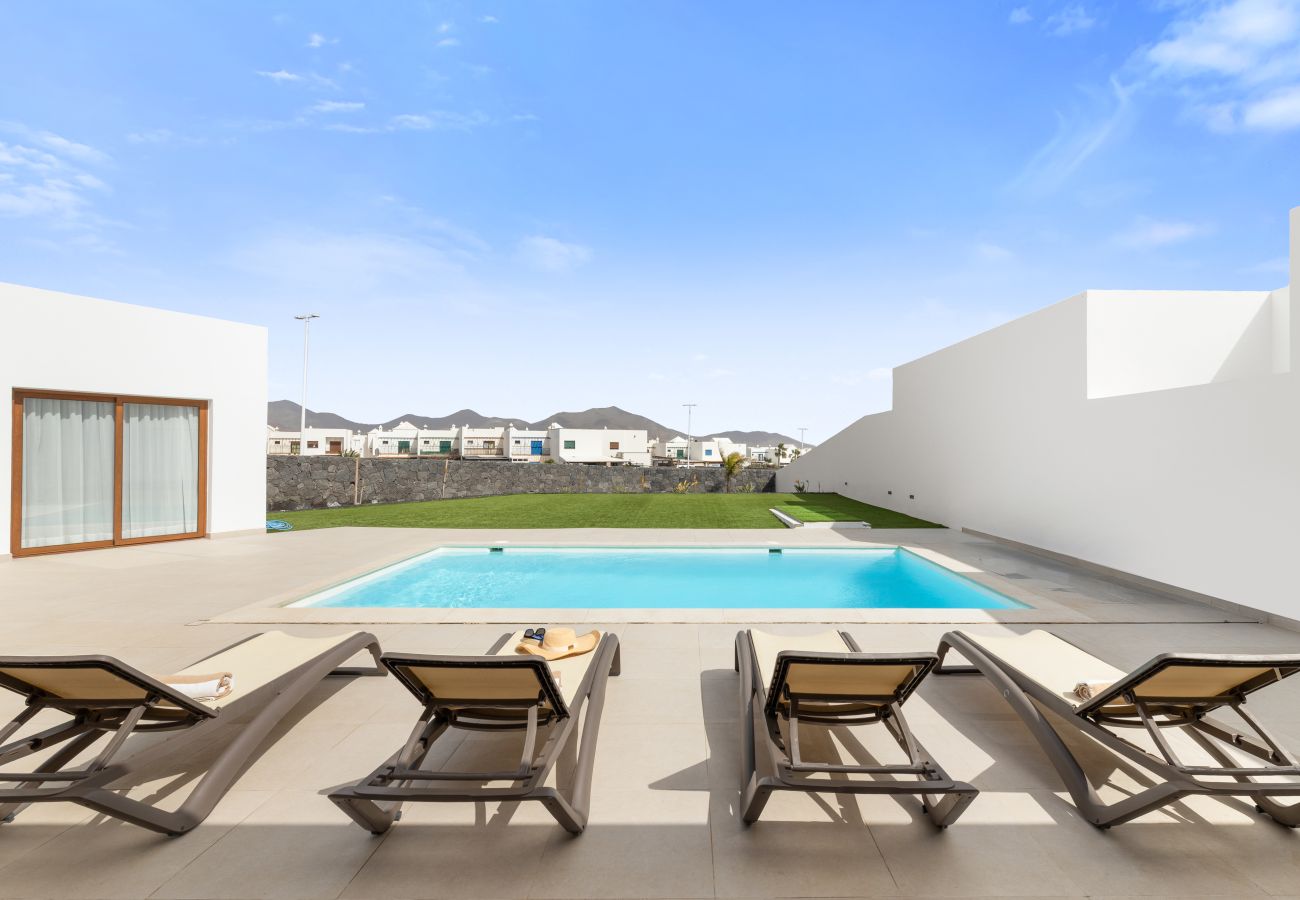 Villa en Playa Blanca - Villa Los Altos Anisa 13A by Escape Home