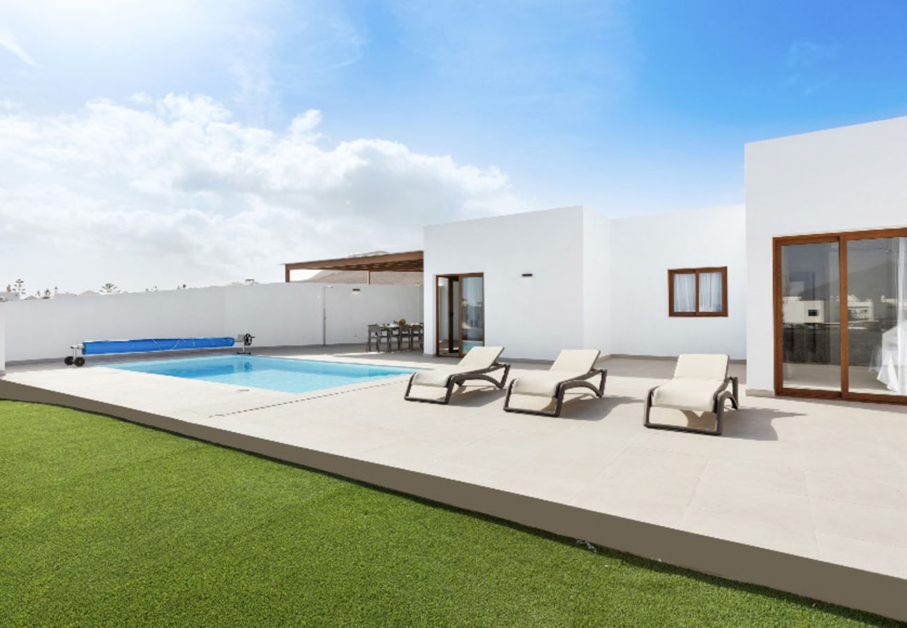 Villa en Playa Blanca - Villa Los Altos Navya 13B by Escape Home