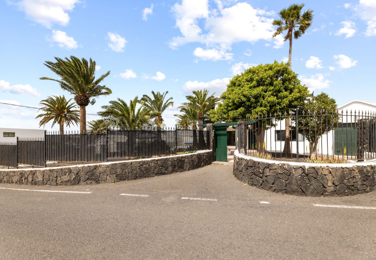 Villa en Tinajo -  Santa Rosa Tinajo by Escape Home 