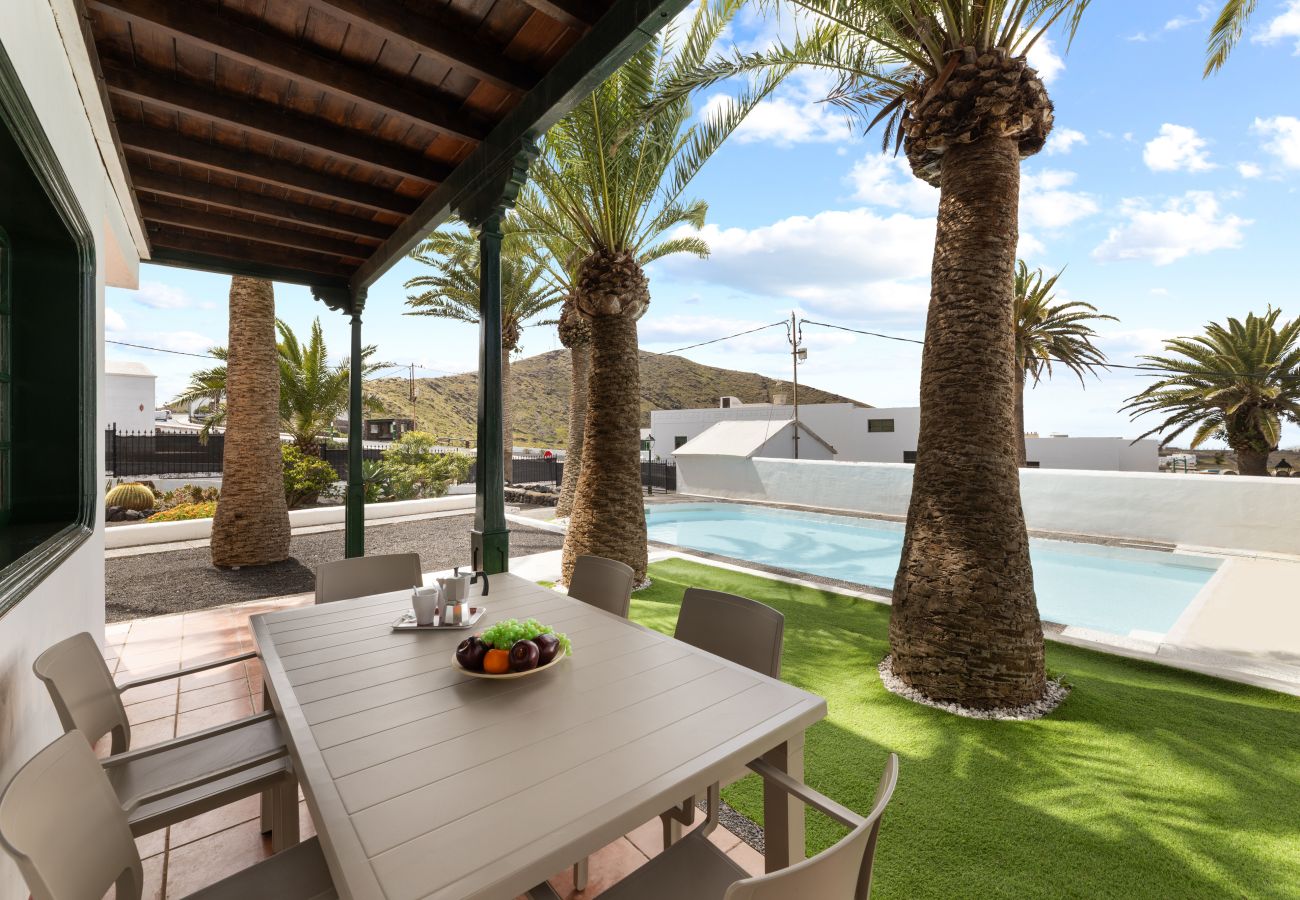 Villa en Tinajo -  Santa Rosa Tinajo by Escape Home 