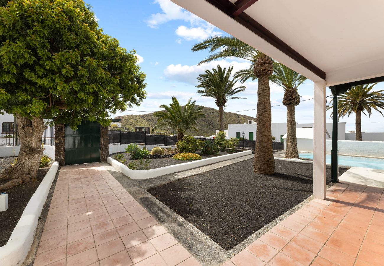 Villa en Tinajo -  Santa Rosa Tinajo by Escape Home 