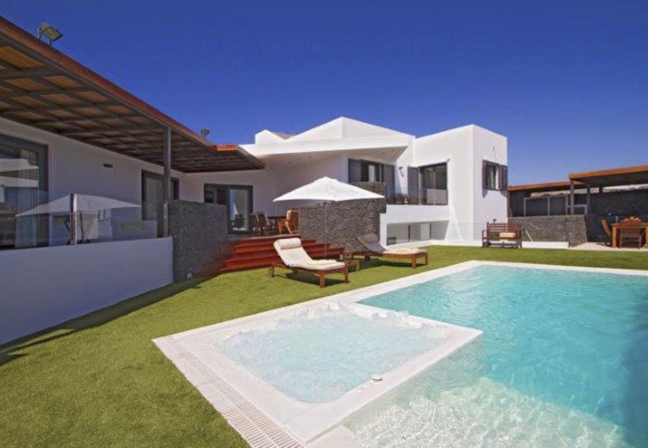 Villa en Puerto Calero - Casa Carlota by Escape Home