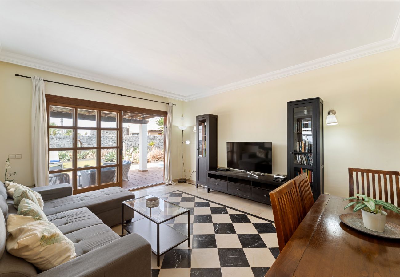 Villa en Playa Blanca - Villa Zafiro 10 by Escape Home