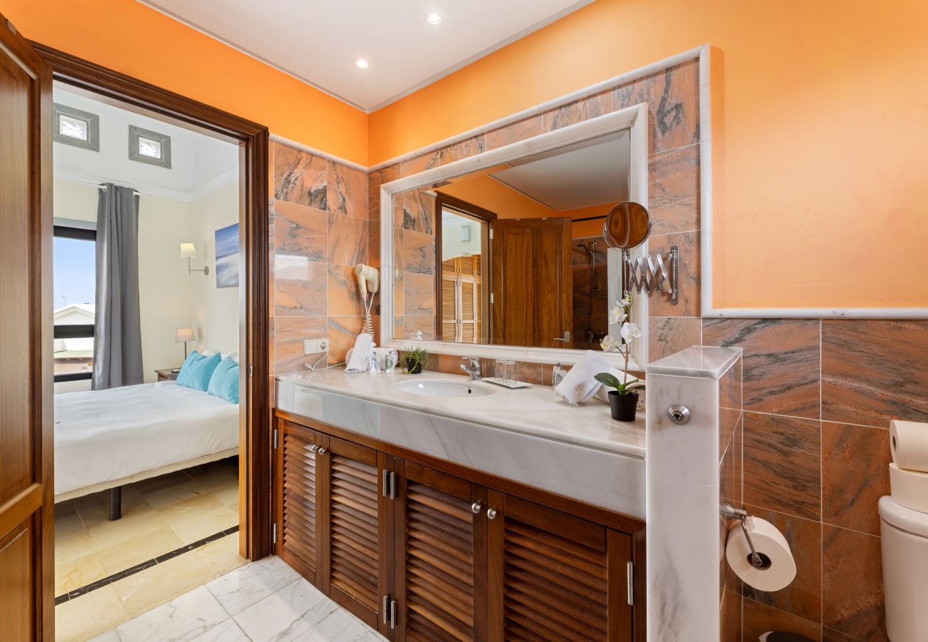 Villa en Playa Blanca - Villa Zafiro 10 by Escape Home