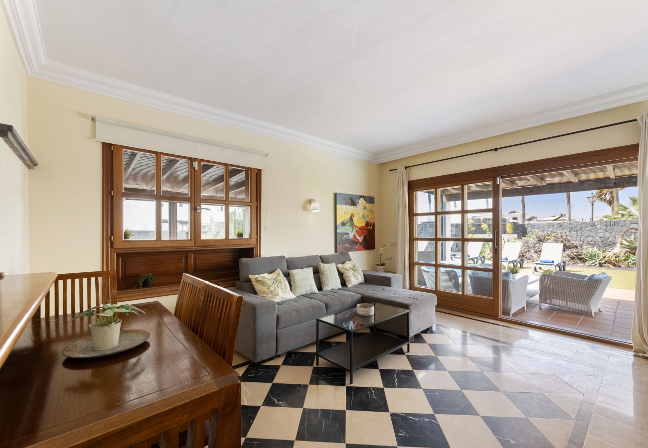 Villa en Playa Blanca - Villa Zafiro 10 by Escape Home
