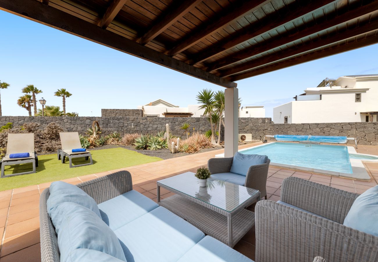 Villa en Playa Blanca - Villa Zafiro 10 by Escape Home