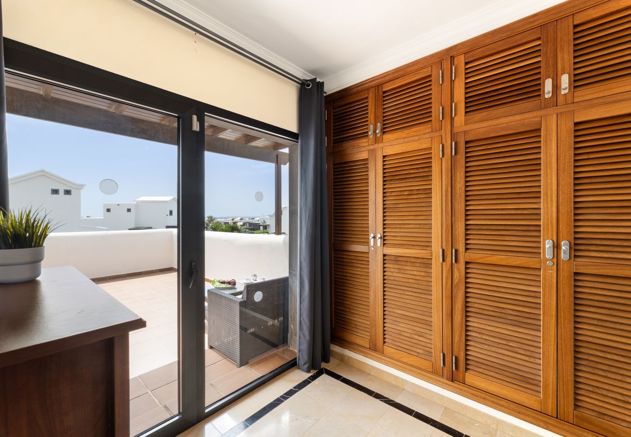 Villa en Playa Blanca - Villa Zafiro 8 by Escape Home