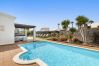 Villa en Playa Blanca - Villa Zafiro 8 by Escape Home
