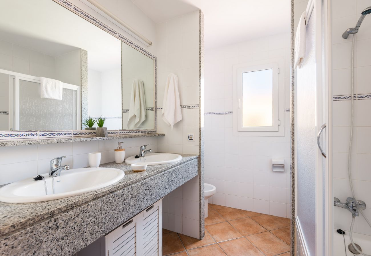 Villa Nurimar by EscapeHome, Bathroom Bathroom