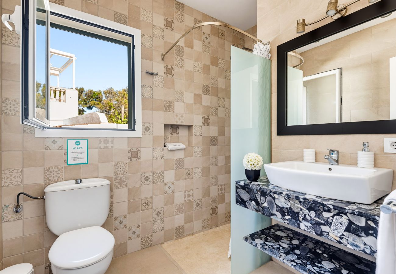 Villa in Arenal d´en Castell - Villa Mar Azul by Escape Home