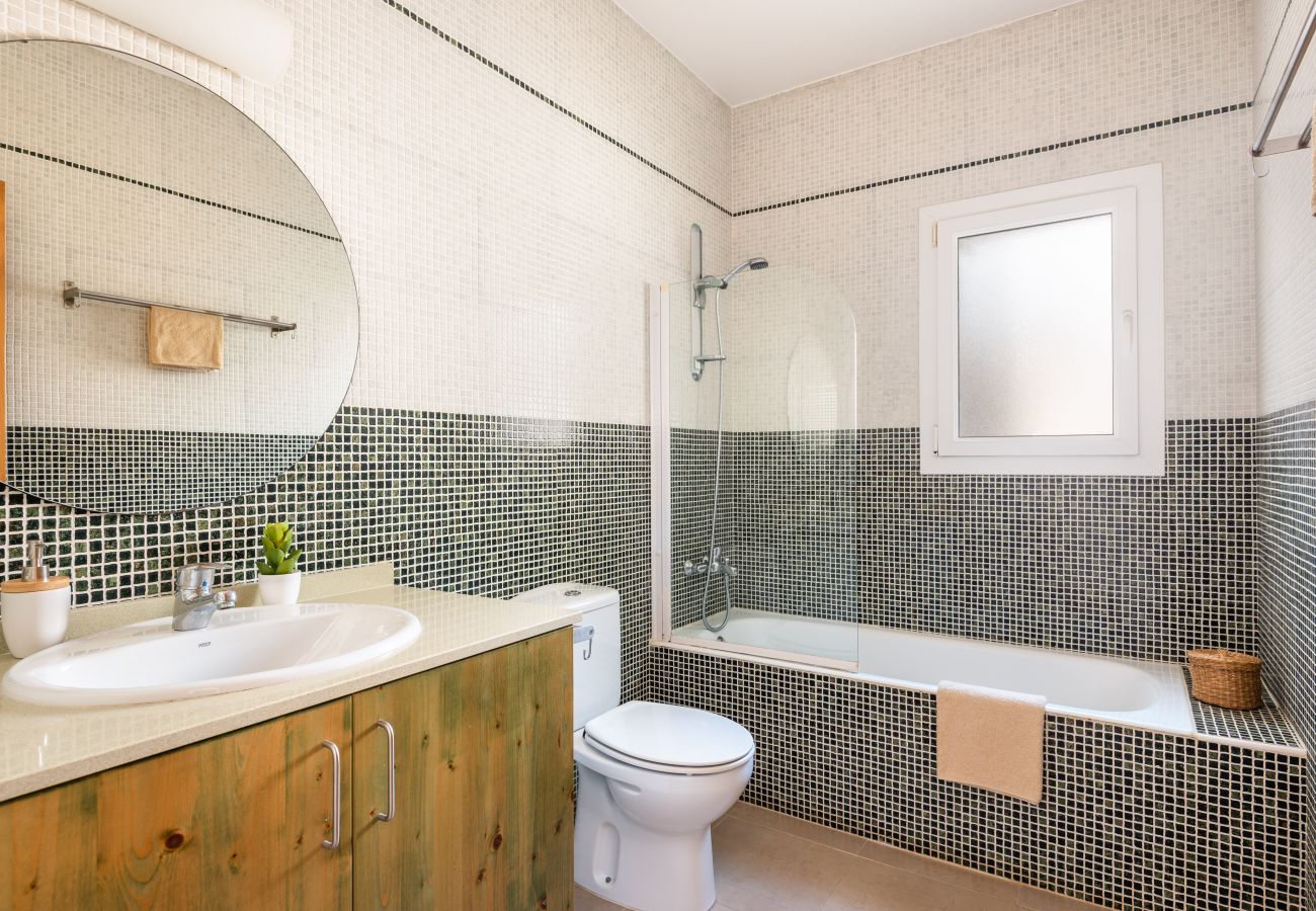 Villa in Es Mercadal - Villa Arual by Escape Home