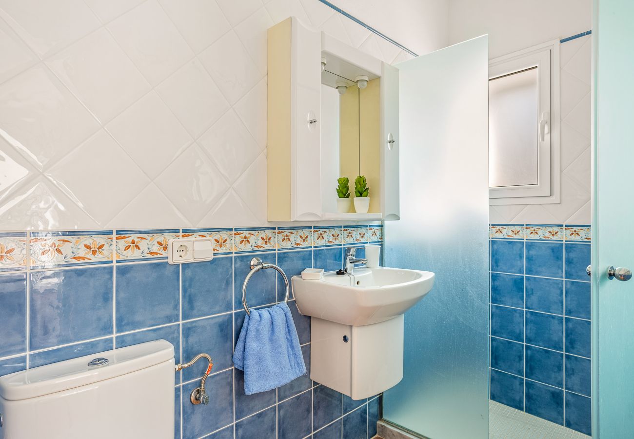 Es Torrent Verd by EscapeHome, Bathroom Bathroom