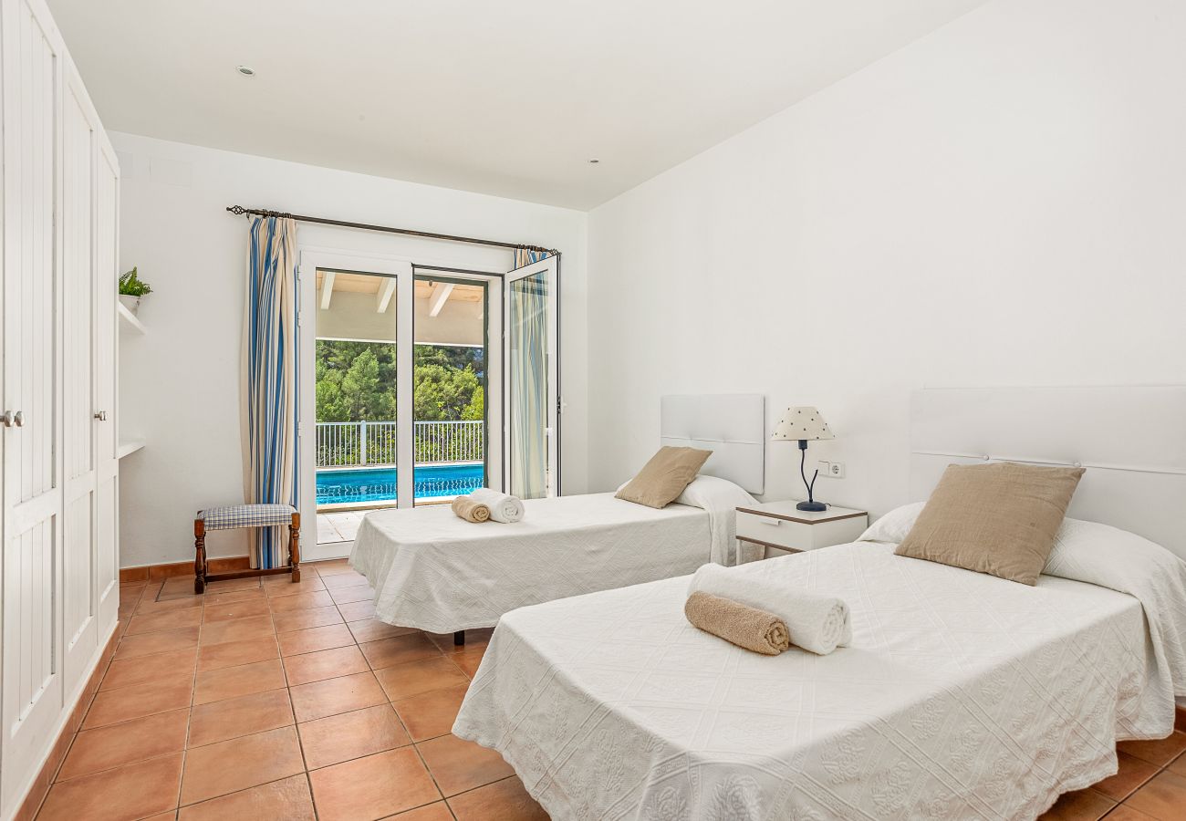 Es Torrent Verd by EscapeHome, Bedroom Bedroom