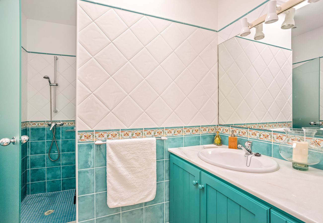 Es Torrent Verd by EscapeHome, Bathroom Bathroom