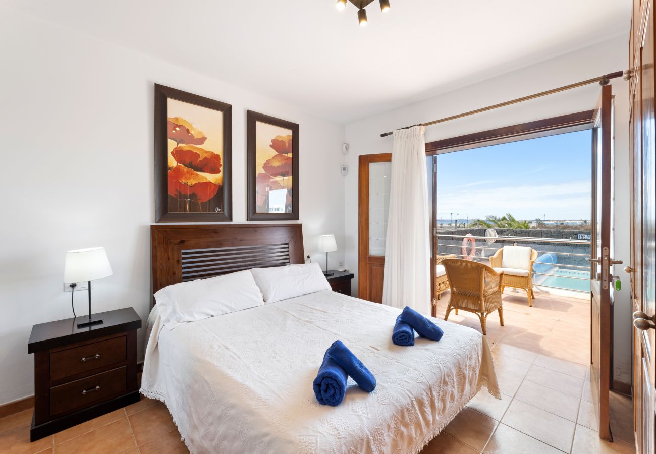 Villa in Playa Blanca - Casa Luna by Escape Home