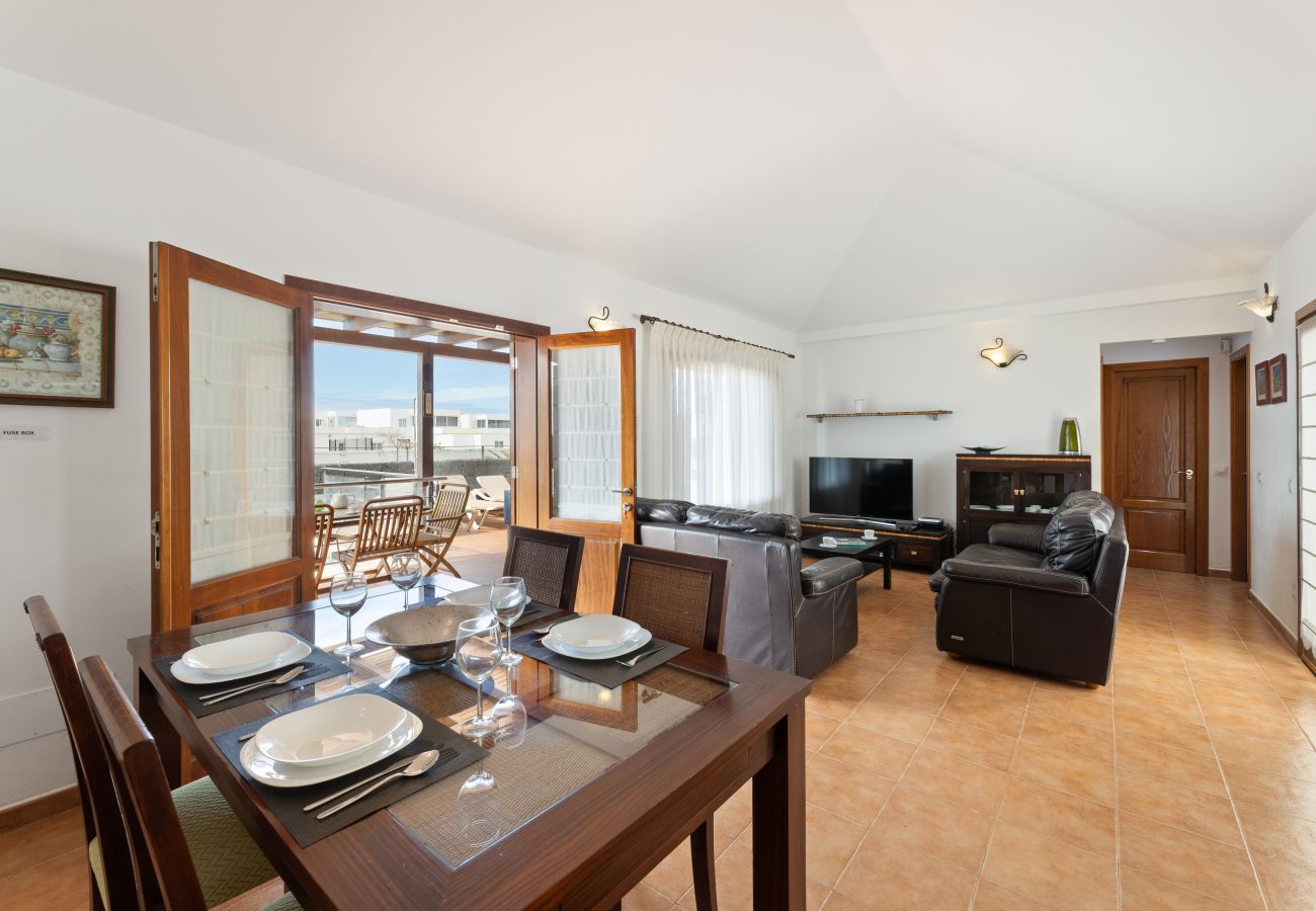 Villa in Playa Blanca - Casa Luna by Escape Home