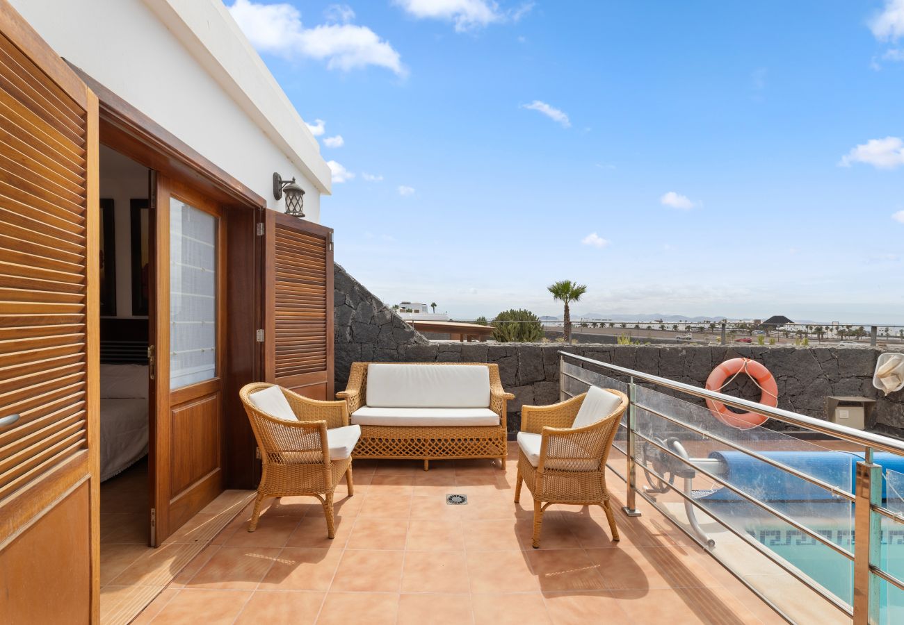 Villa in Playa Blanca - Casa Luna by Escape Home