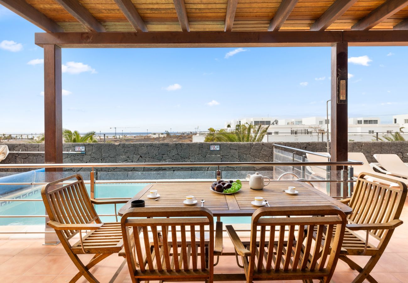 Villa in Playa Blanca - Casa Luna by Escape Home