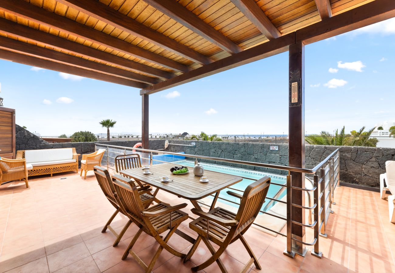 Villa in Playa Blanca - Casa Luna by Escape Home