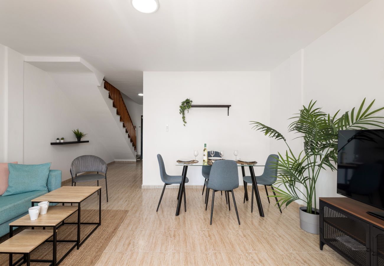 Villa in Puerto del Carmen - Arpon Santa Rosa 4 by Escape Home 