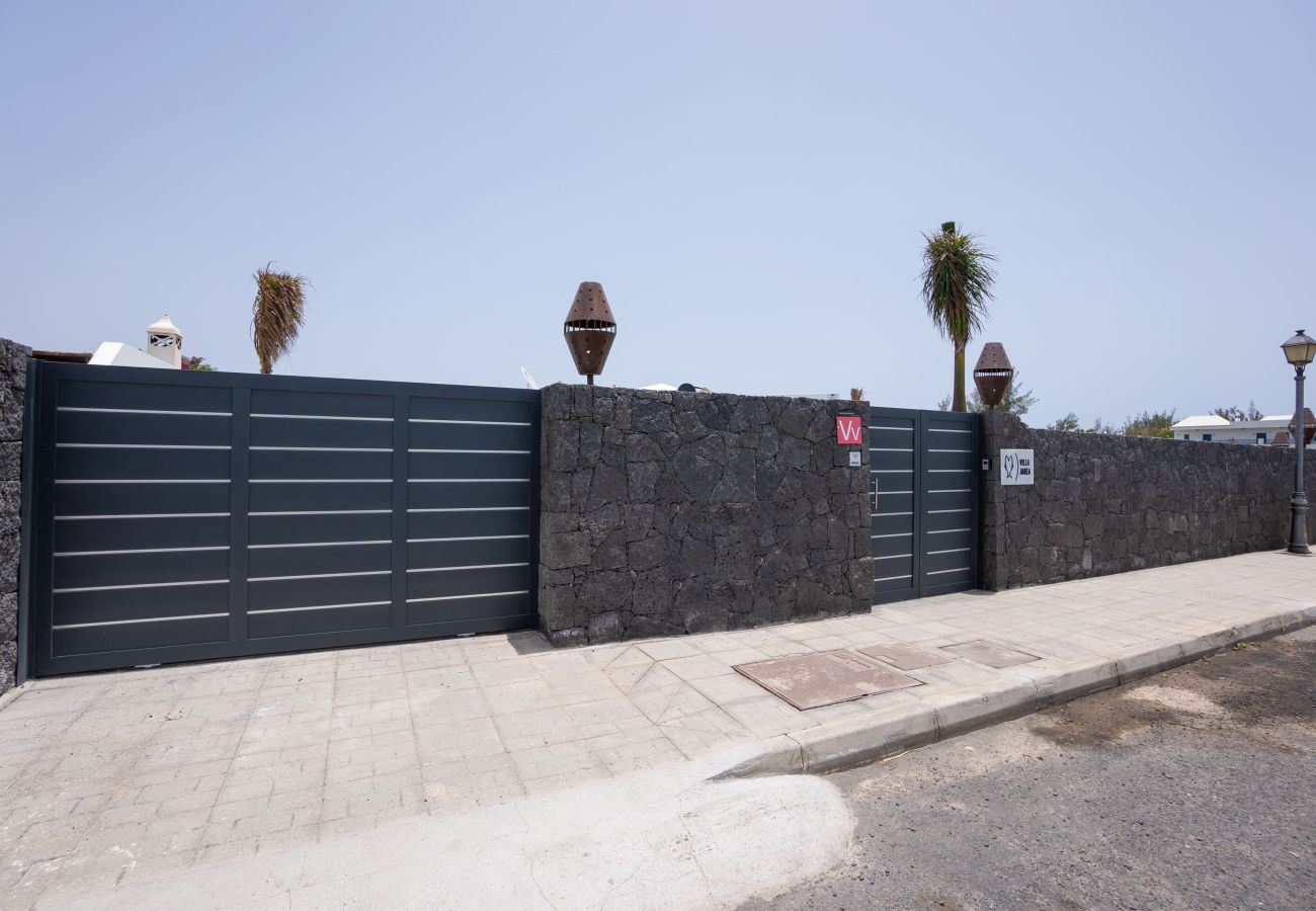 Villa in Playa Blanca - Sea Breeze Jarea by Escape Home