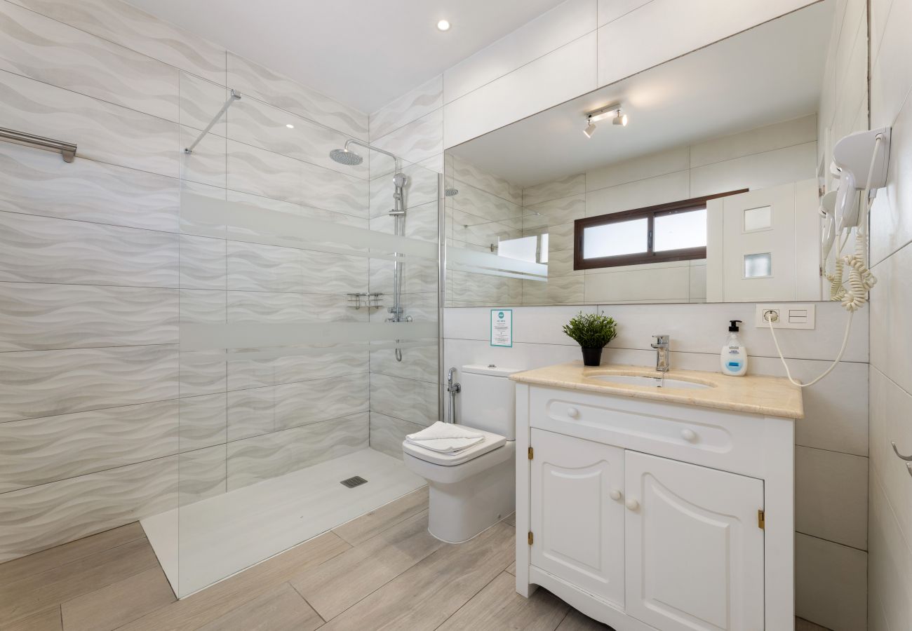 Villa in Playa Blanca - Sea Breeze Jarea by Escape Home