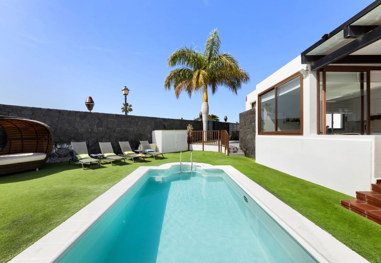 Villa in Playa Blanca - Sea Breeze Jarea by Escape Home