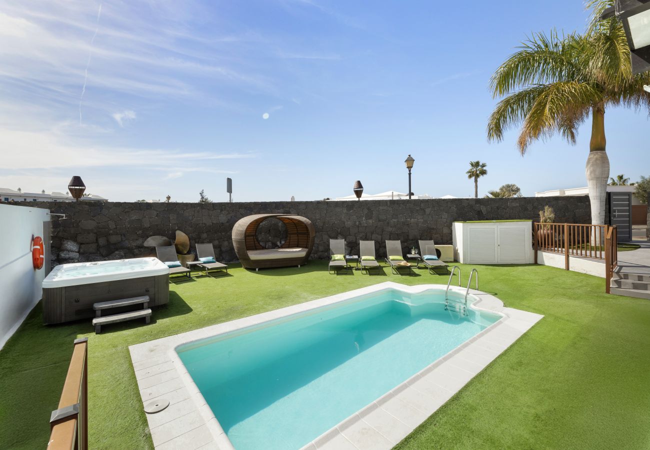 Villa in Playa Blanca - Sea Breeze Jarea by Escape Home
