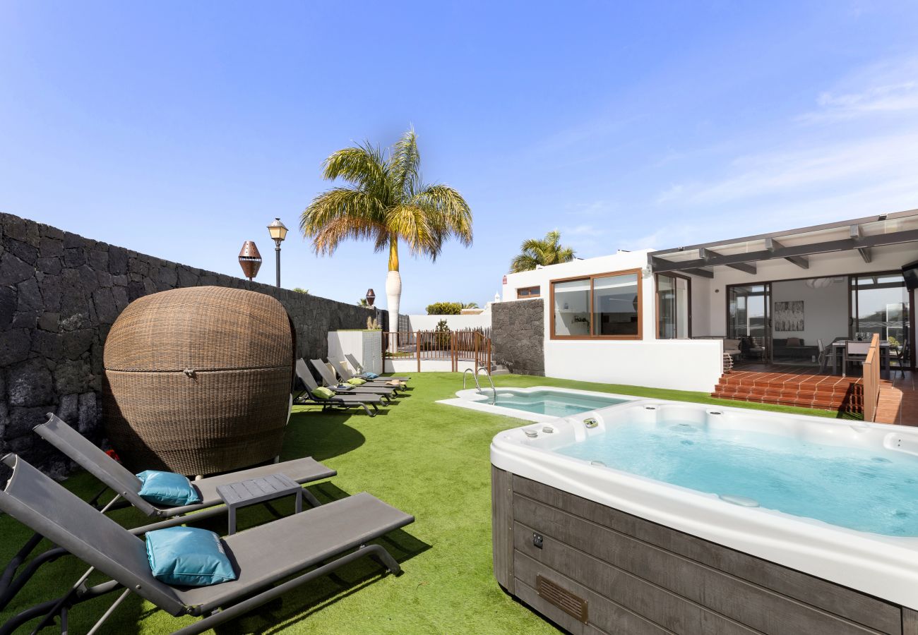 Villa in Playa Blanca - Sea Breeze Jarea by Escape Home