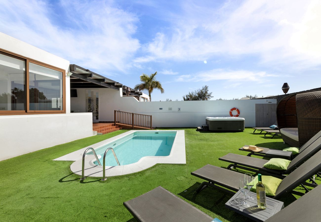 Villa in Playa Blanca - Sea Breeze Jarea by Escape Home