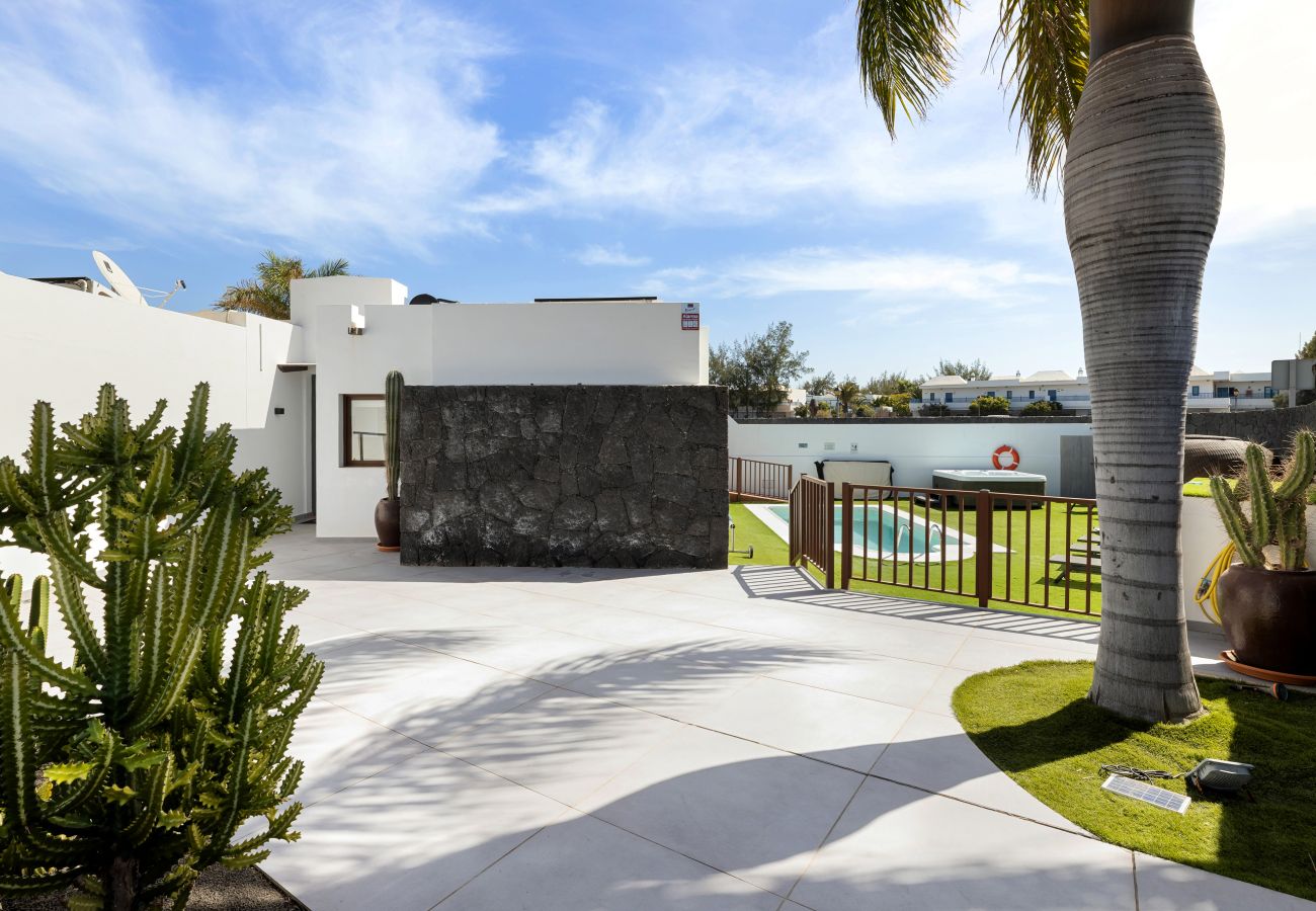 Villa in Playa Blanca - Sea Breeze Jarea by Escape Home