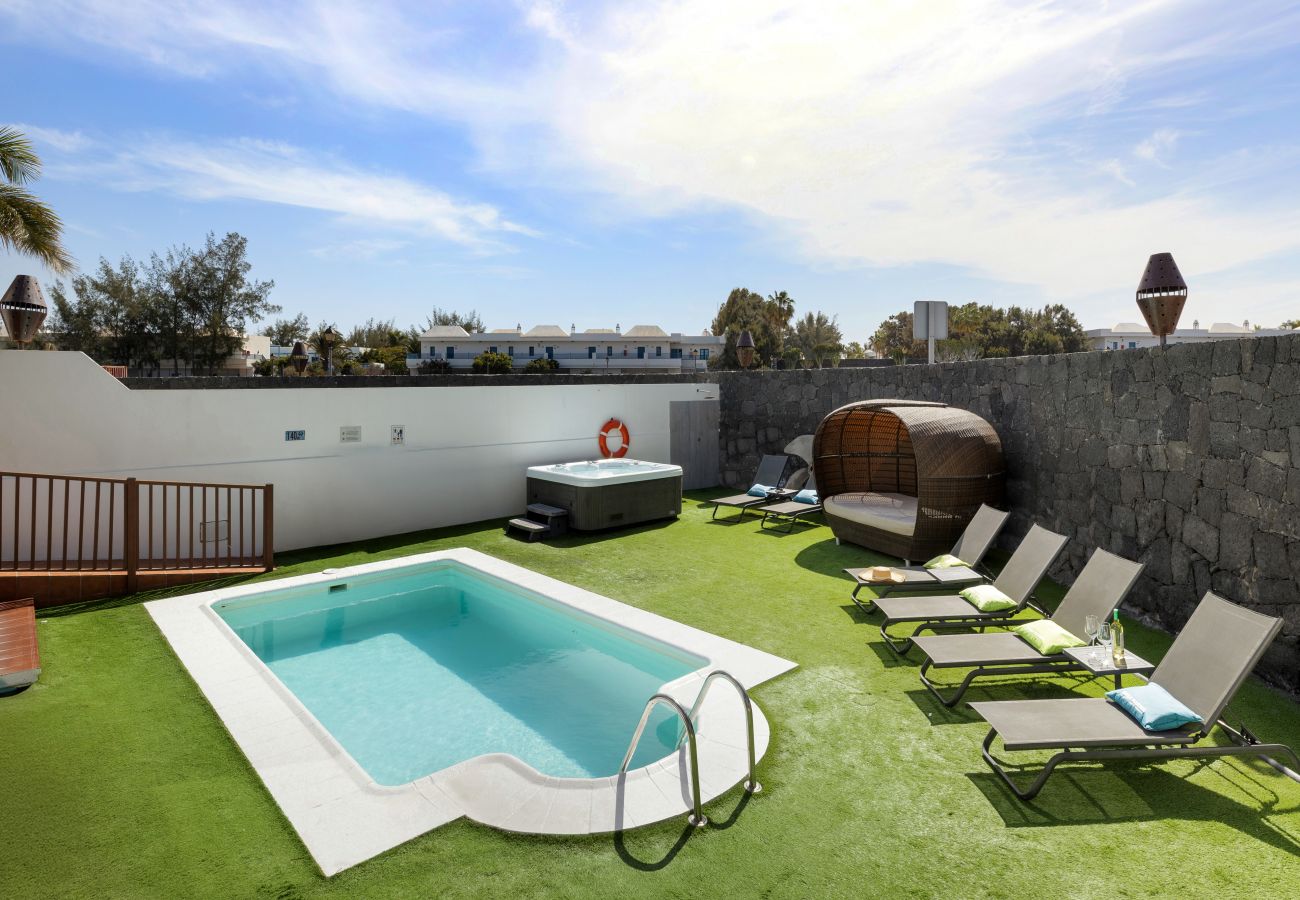 Villa in Playa Blanca - Sea Breeze Jarea by Escape Home