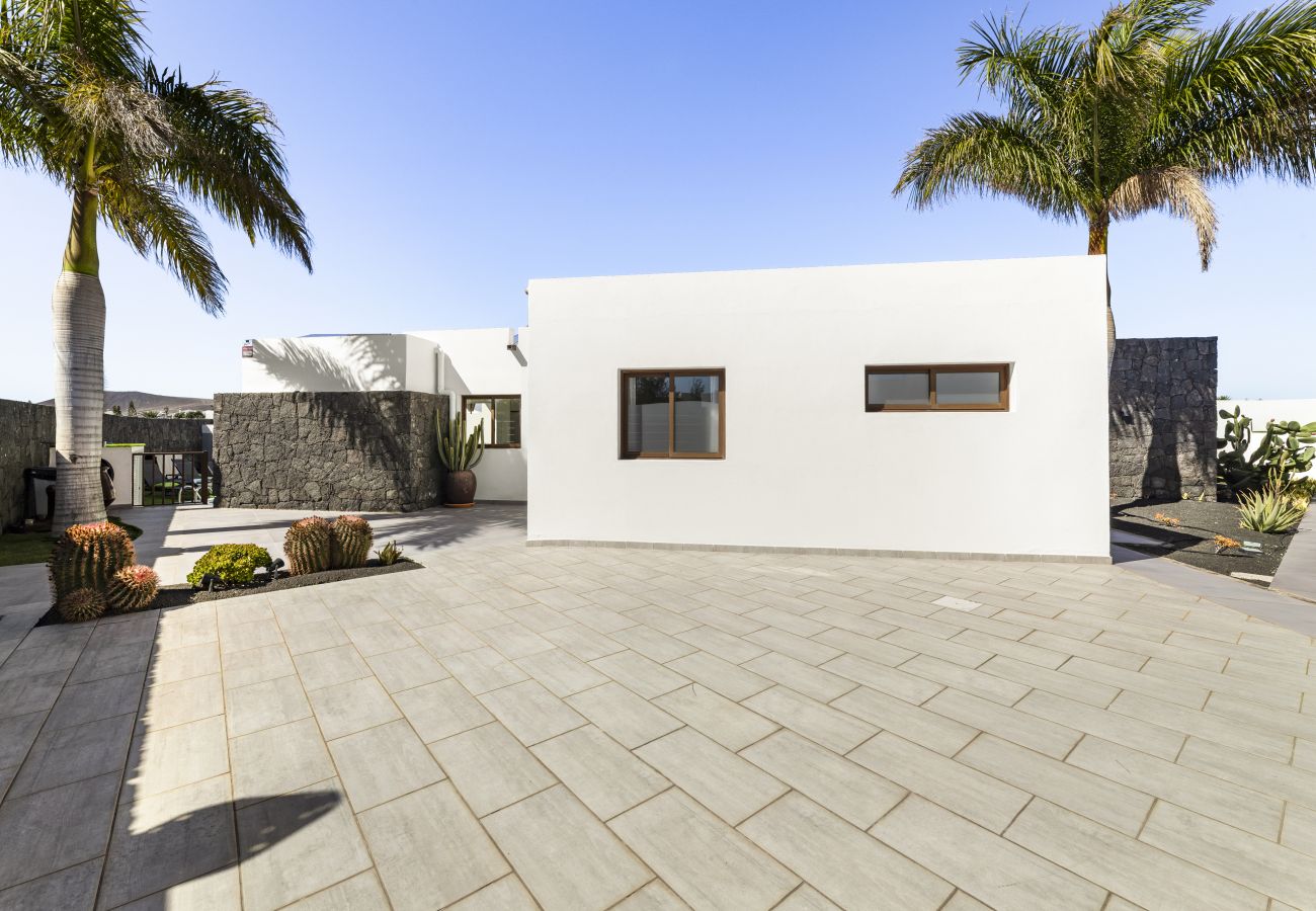 Villa in Playa Blanca - Sea Breeze Callao by Escape Home