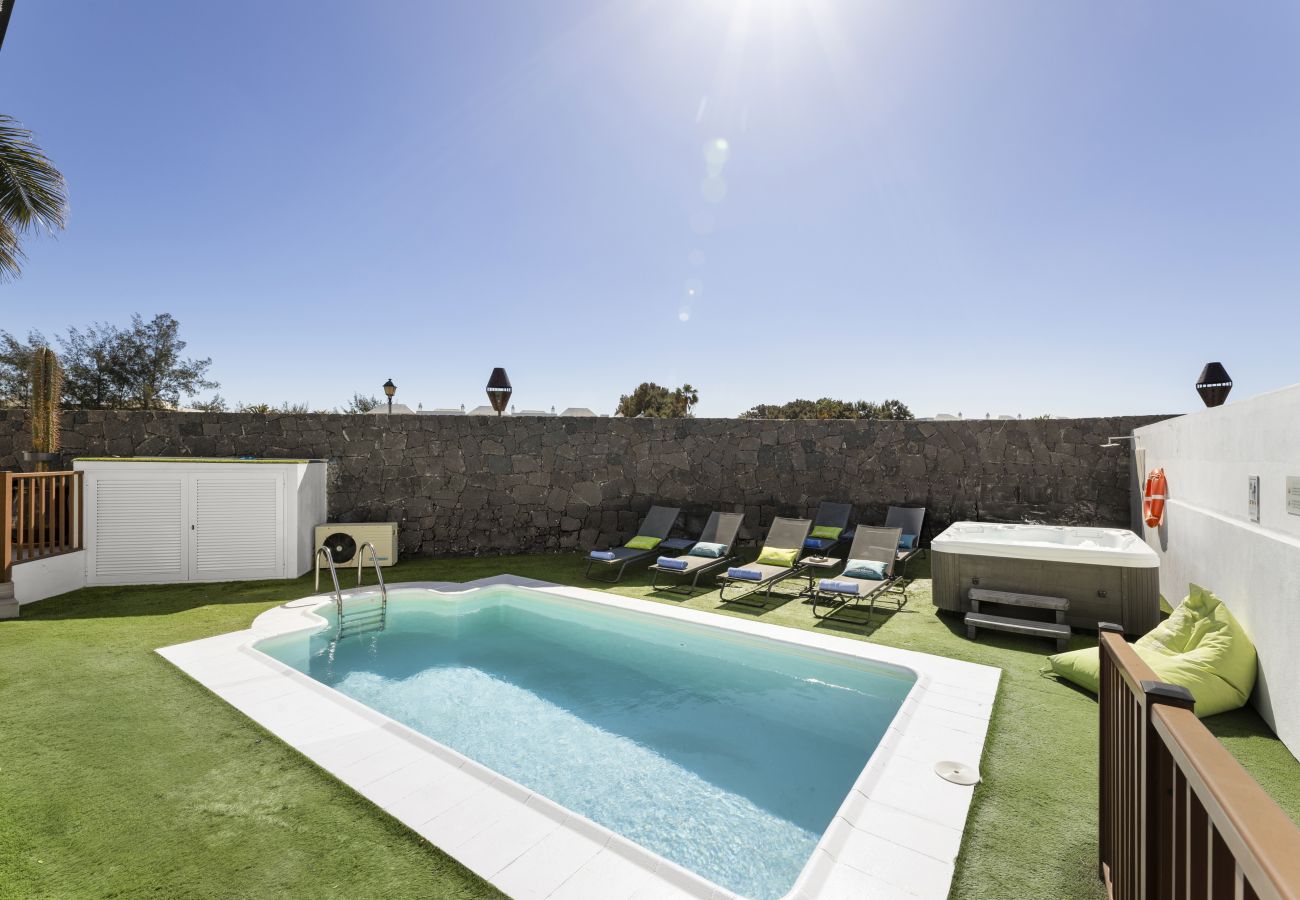 Villa in Playa Blanca - Sea Breeze Callao by Escape Home