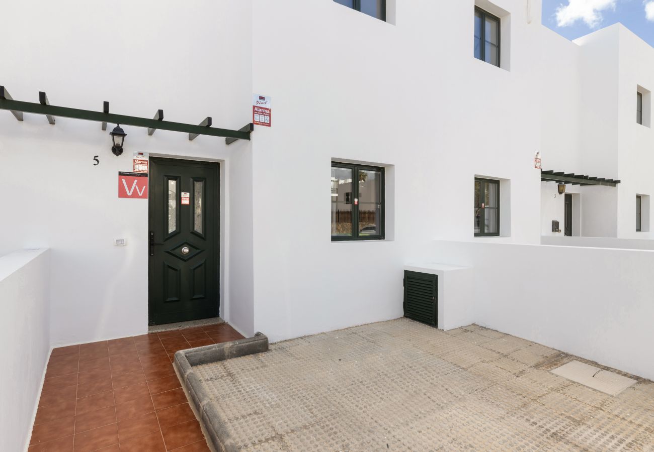 Villa in Puerto del Carmen - Arpon Santa Rosa 5 by Escape Home