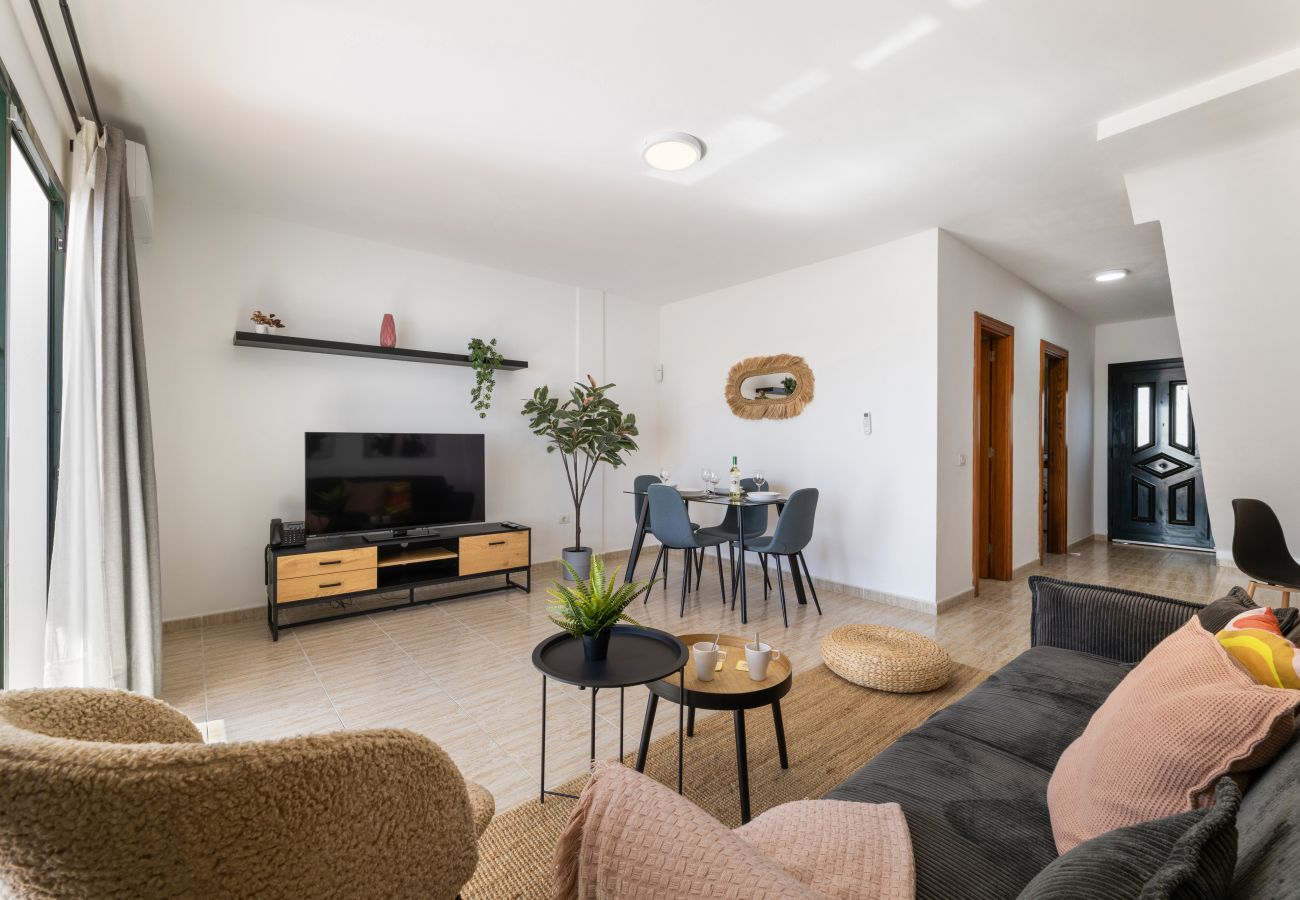 Villa in Puerto del Carmen - Arpon Santa Rosa 5 by Escape Home