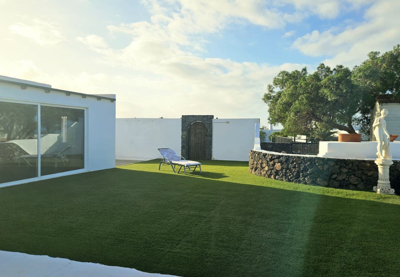 Villa in Puerto del Carmen - Casa Anabella by Escape Home