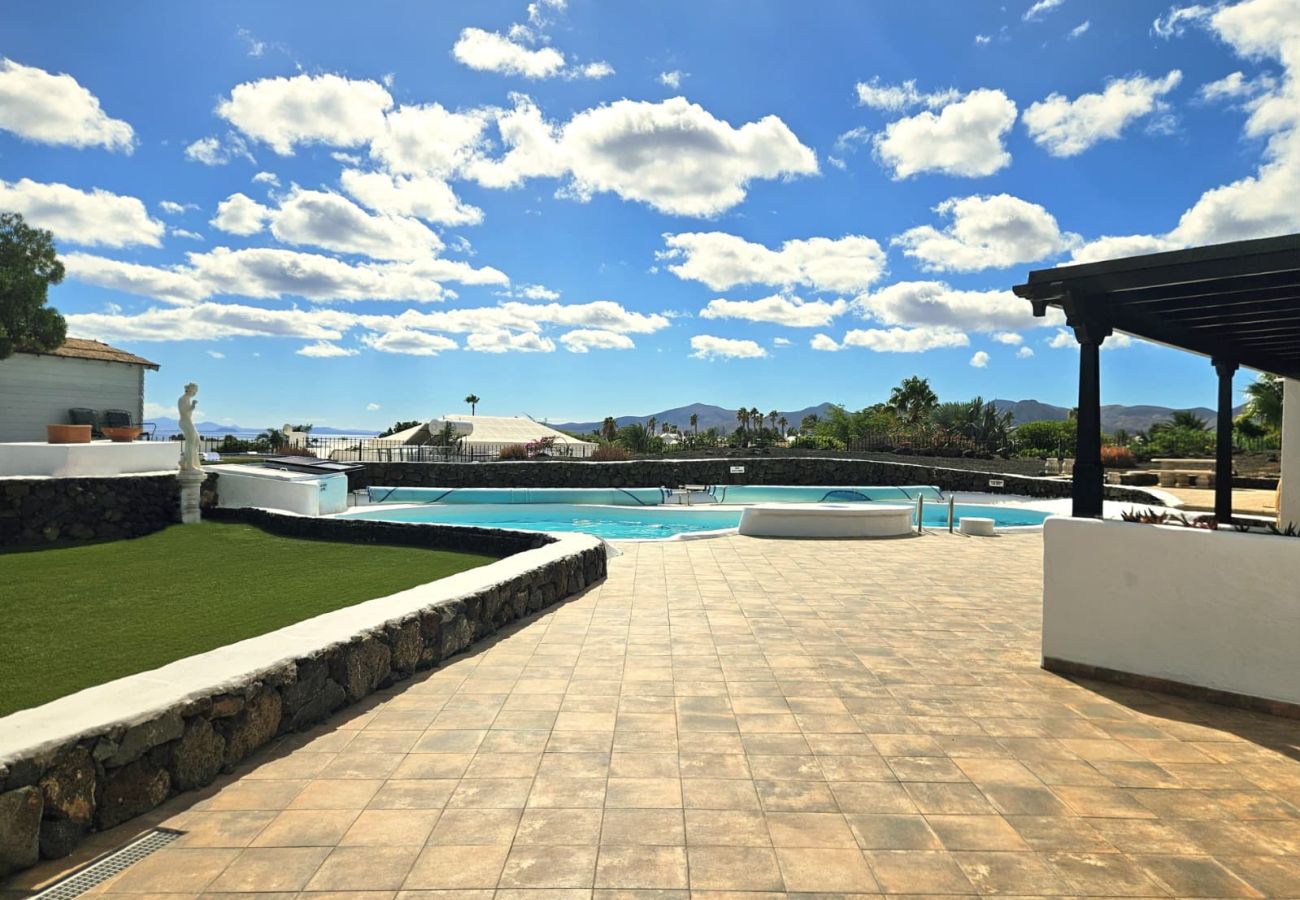 Villa in Puerto del Carmen - Casa Anabella by Escape Home