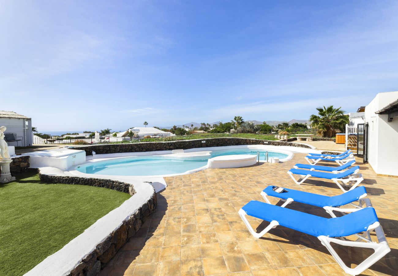 Villa in Puerto del Carmen - Casa Anabella by Escape Home