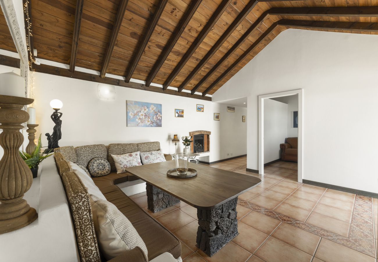 Villa in Puerto del Carmen - Casa Anabella by Escape Home