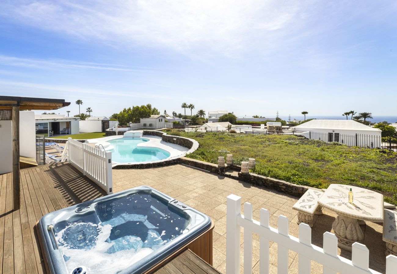 Villa in Puerto del Carmen - Casa Anabella by Escape Home