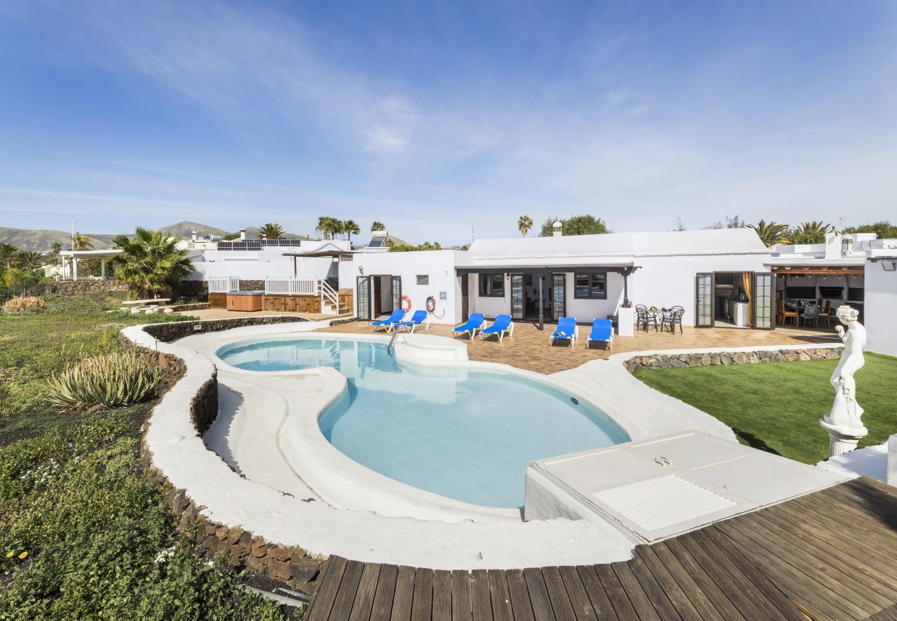 Villa in Puerto del Carmen - Casa Anabella by Escape Home