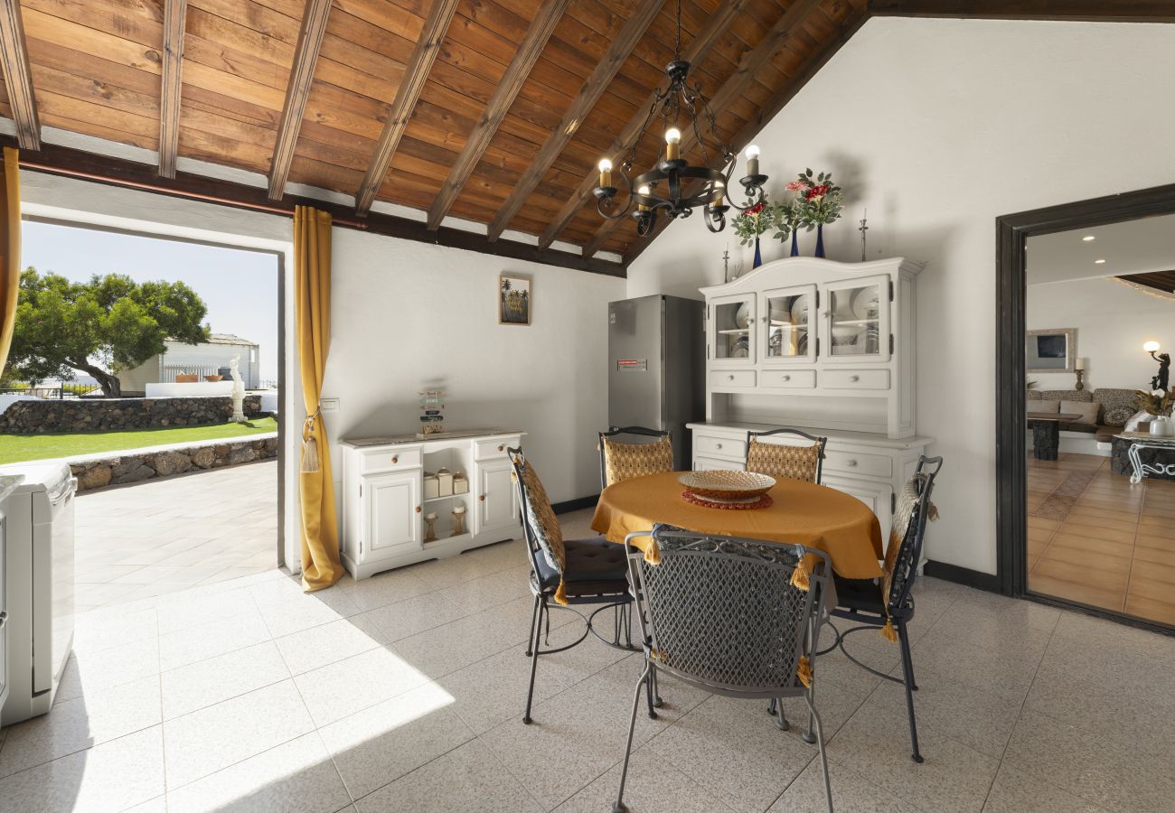 Villa in Puerto del Carmen - Casa Anabella by Escape Home