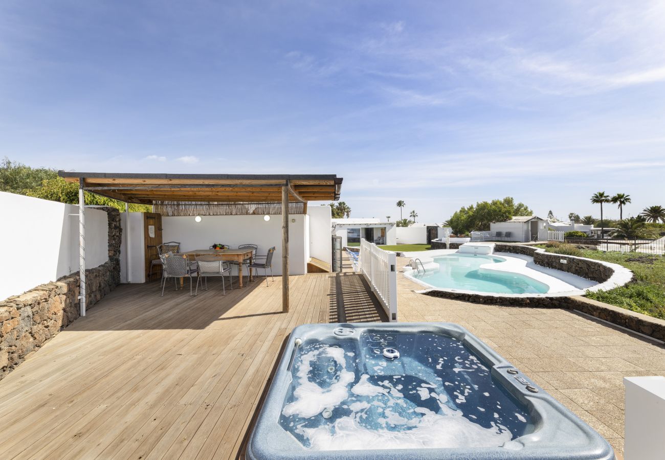 Villa in Puerto del Carmen - Casa Anabella by Escape Home