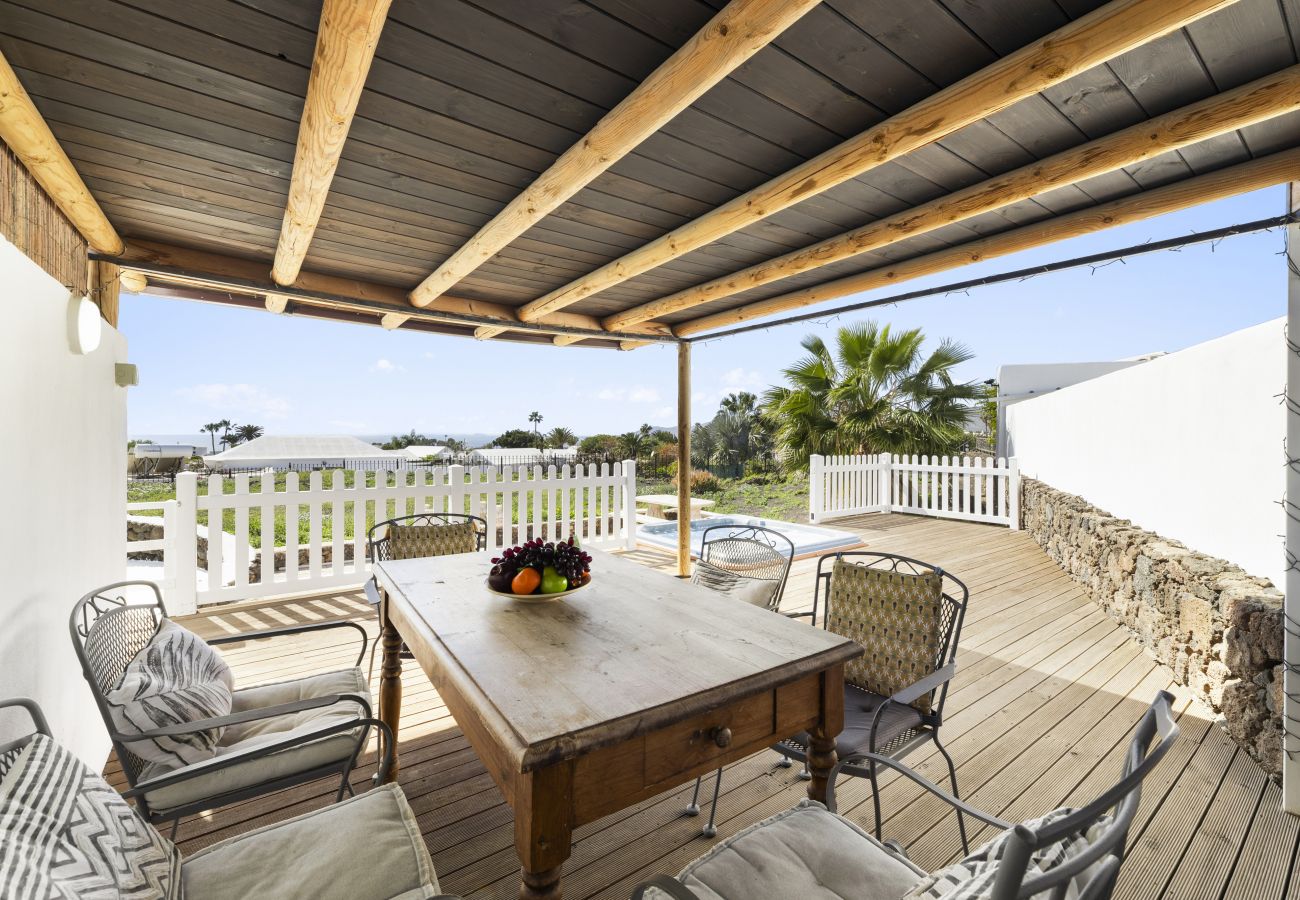 Villa in Puerto del Carmen - Casa Anabella by Escape Home