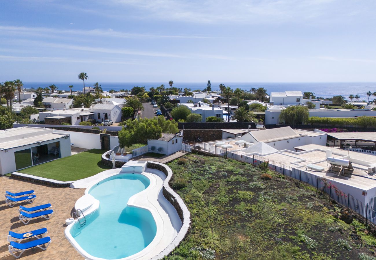 Villa in Puerto del Carmen - Casa Anabella by Escape Home