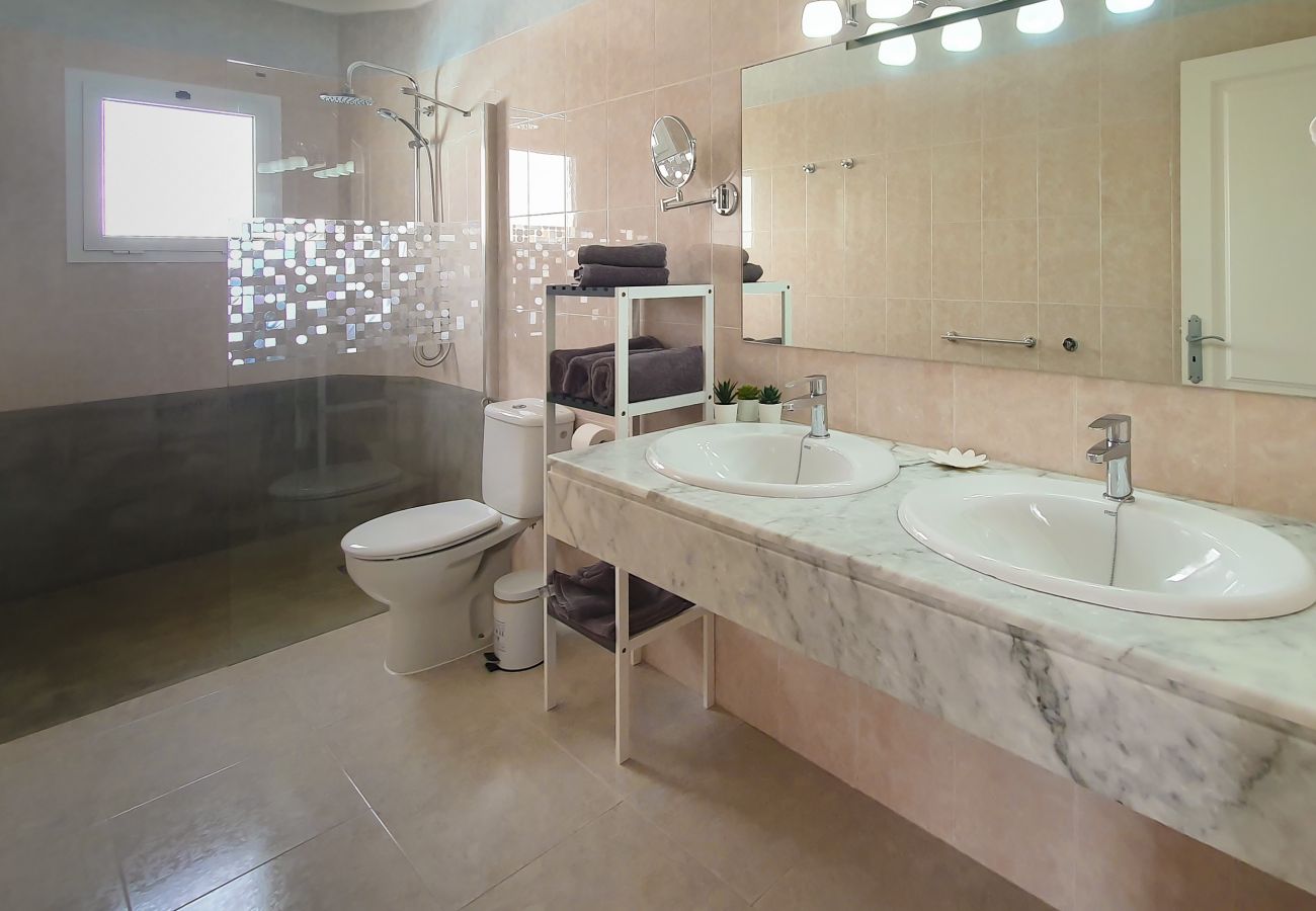 Villa in Puerto del Carmen - Casa Alegranza 1A (2) by Escape Home