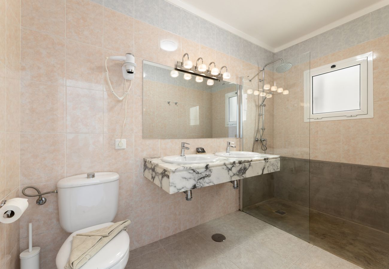 Villa in Puerto del Carmen - Casa Alegranza 1A (2) by Escape Home