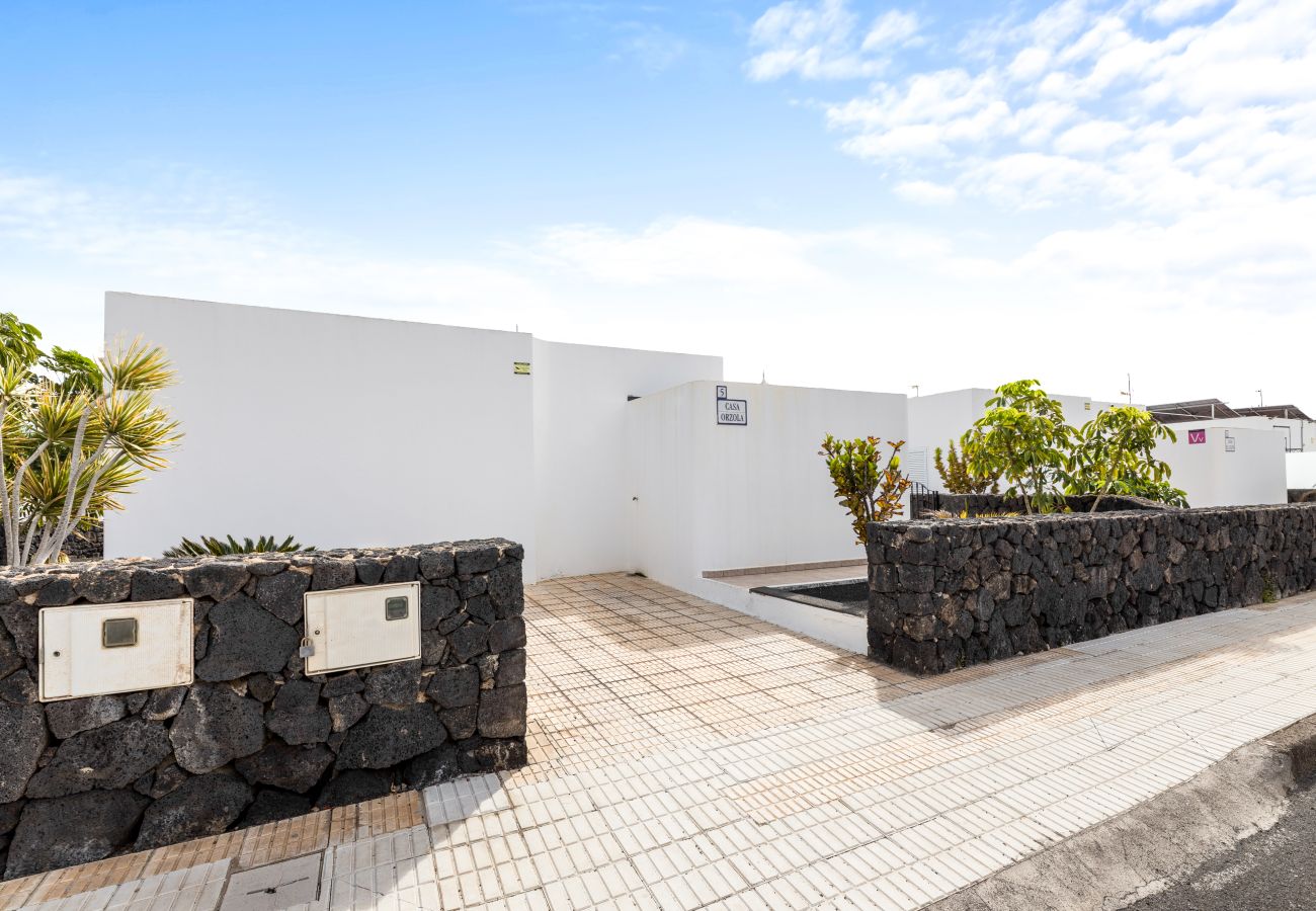 Bungalow in Puerto del Carmen - Casa la Geria - 3 (2) by Escape Home 