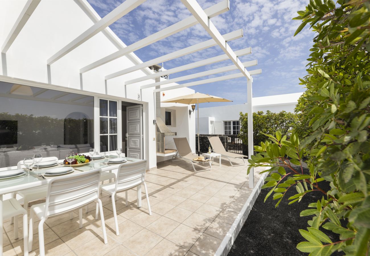 Bungalow in Puerto del Carmen - Casa la Geria - 3 (2) by Escape Home 